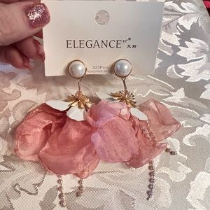 🌟New Faux Pearl flower Petal drop earrings